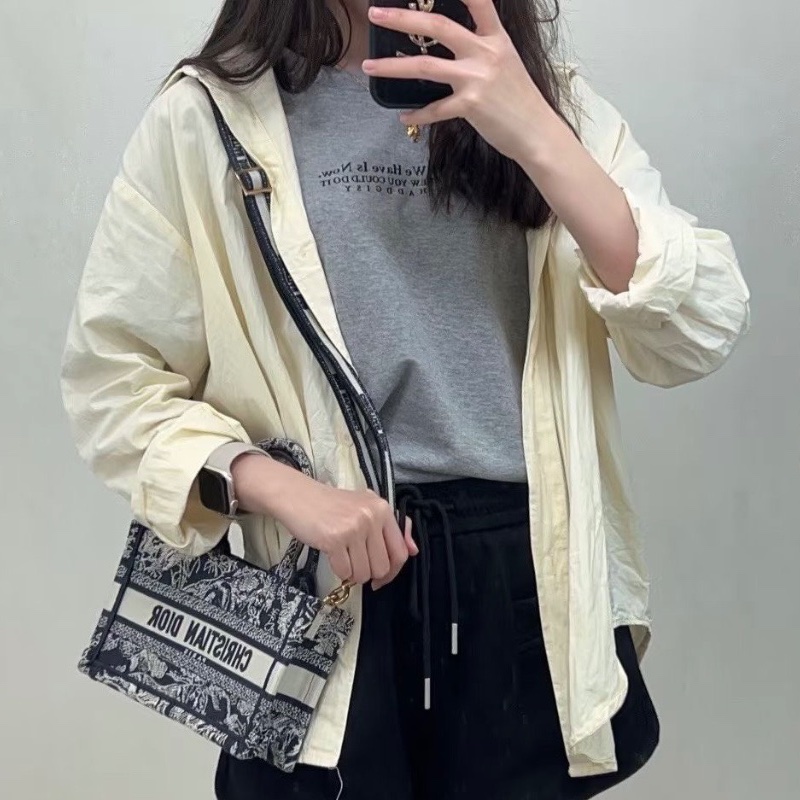 Dior BookToteMini動物刺繡托特包 金扣21*13*8 99新配件塵袋-0