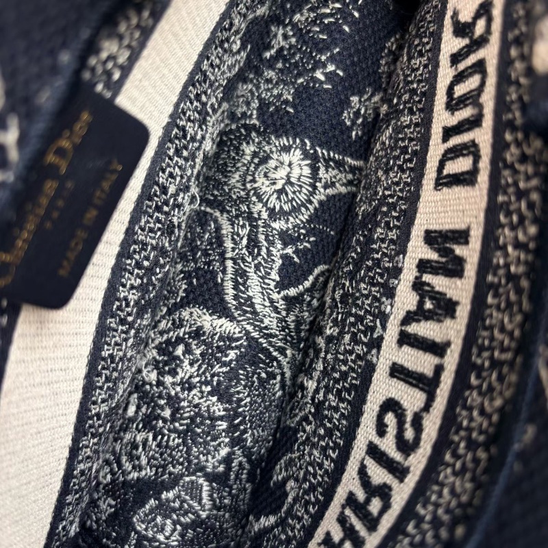 Dior BookToteMini動物刺繡托特包 金扣21*13*8 99新配件塵袋-3