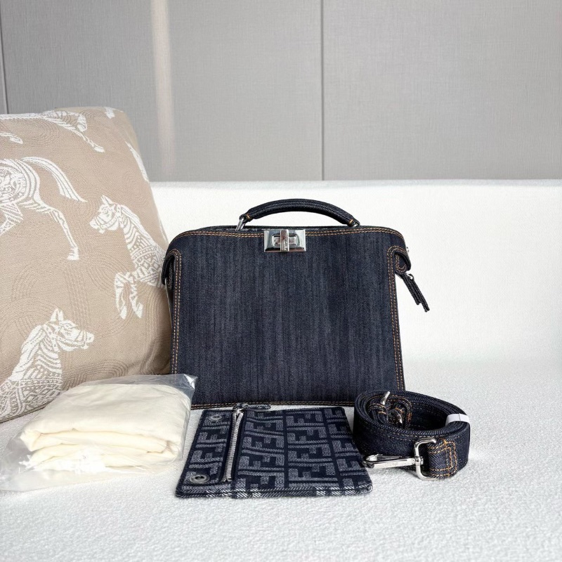 Fendi牛仔peekaboo手提斜背包深藍色 銀扣 可調節肩帶 26*20*9 99新配件塵袋子袋 肩帶-1