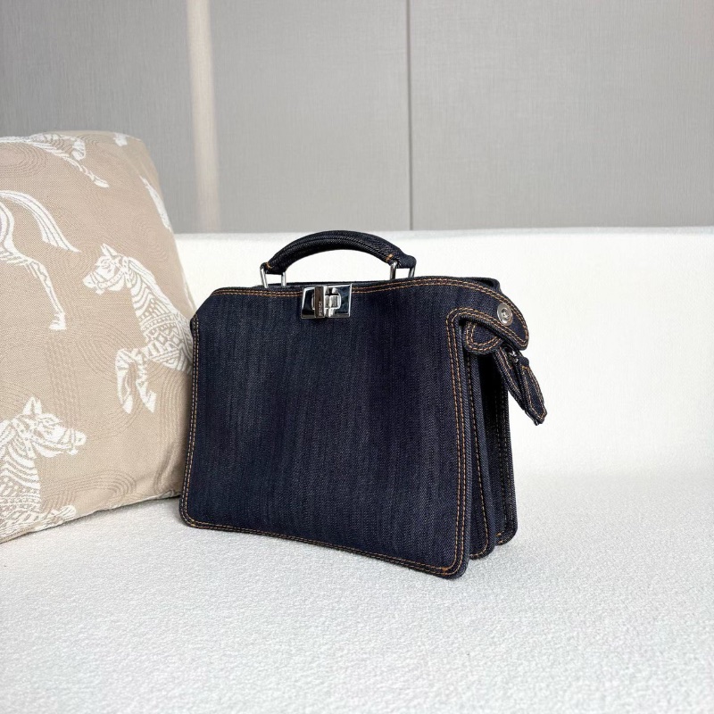 Fendi牛仔peekaboo手提斜背包深藍色 銀扣 可調節肩帶 26*20*9 99新配件塵袋子袋 肩帶-3