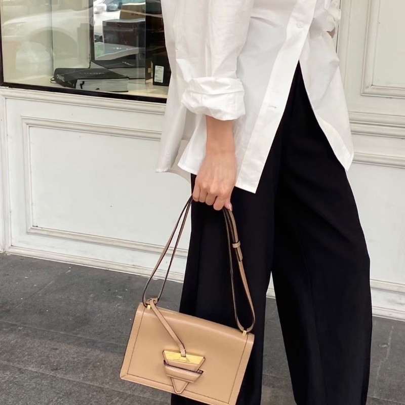 LoeweBarcelona巴塞羅三角斜背包 中號 奶茶色 牛皮24*15*9 98新配件塵袋-1