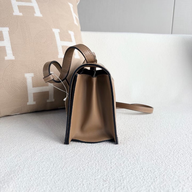 LoeweBarcelona巴塞羅三角斜背包 中號 奶茶色 牛皮24*15*9 98新配件塵袋-4