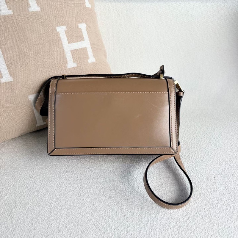 LoeweBarcelona巴塞羅三角斜背包 中號 奶茶色 牛皮24*15*9 98新配件塵袋-8