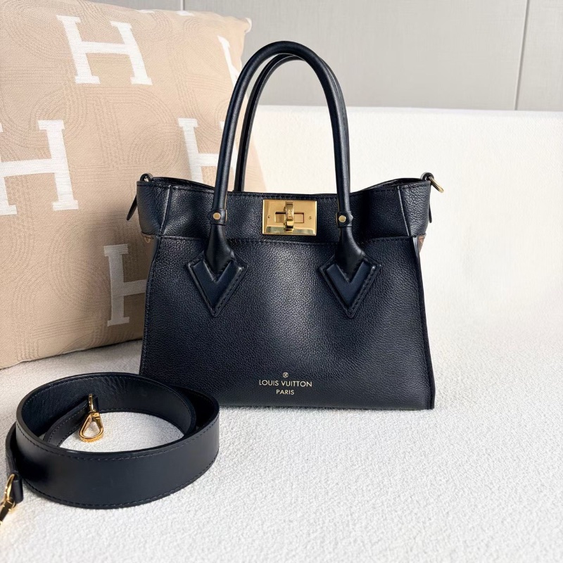 LV On My Side 手提斜背包小號 黑金 牛皮25*18*11 99新配件塵袋肩帶-1