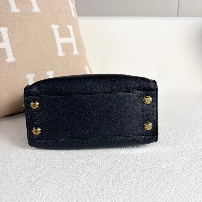 LV On My Side 手提斜背包小號 黑金 牛皮25*18*11 99新配件塵袋肩帶-5