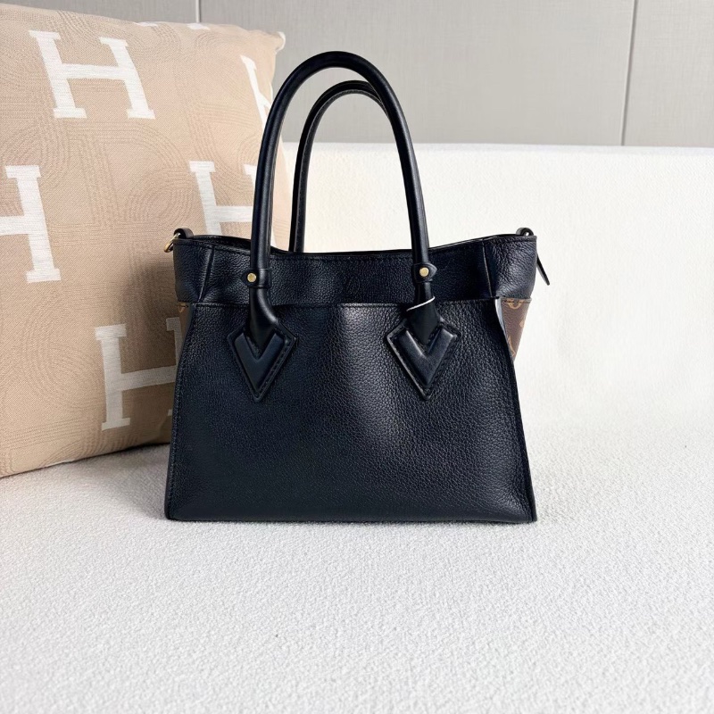 LV On My Side 手提斜背包小號 黑金 牛皮25*18*11 99新配件塵袋肩帶-7