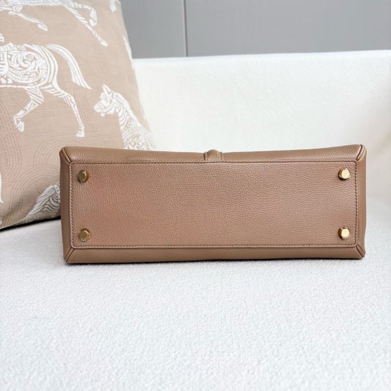 Celine soft16手提斜背包 奶茶色 金扣 荔枝皮 中號32*24*9 98新配件塵袋-5