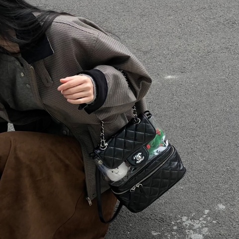 chanel 黑銀菱格紋油臘皮pvc果凍後背包21*22*11  98新配件塵袋保卡