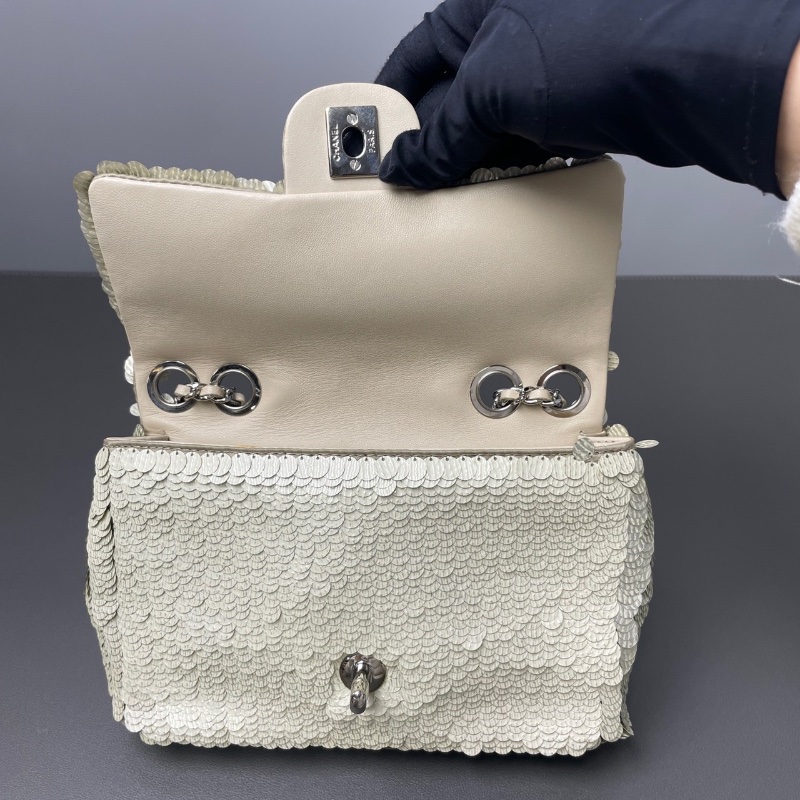 Chanel限量重工cf 秀款太空銀亮片 鏈條包 20*12*6 98新配件塵袋-2