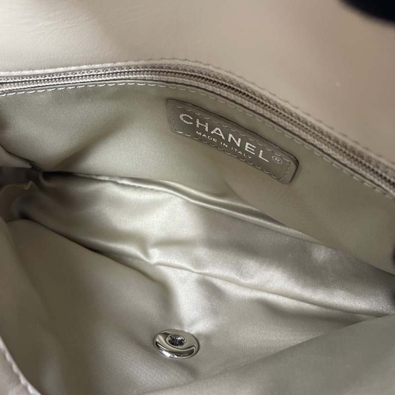 Chanel限量重工cf 秀款太空銀亮片 鏈條包 20*12*6 98新配件塵袋-3