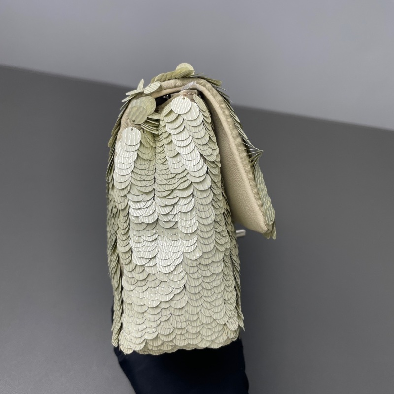 Chanel限量重工cf 秀款太空銀亮片 鏈條包 20*12*6 98新配件塵袋-6