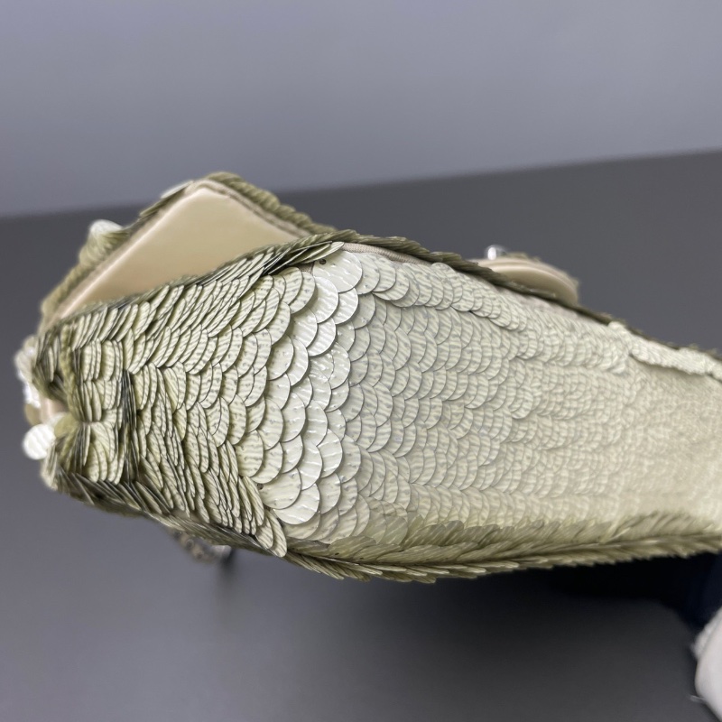 Chanel限量重工cf 秀款太空銀亮片 鏈條包 20*12*6 98新配件塵袋-7