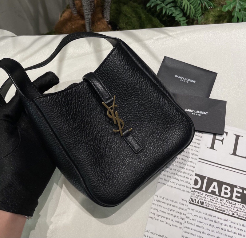 【98%新✨Rose同款✨全網最便宜】YSL黑金顆粒le5a7hobo mini腋下包 黑金 子母包-3