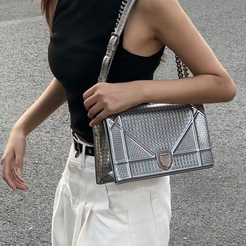 【97新 ✨ 全網最低價！】DIRO迪奧Diorama中號盾牌包 銀色 (下單前請先詢問❤️）-0