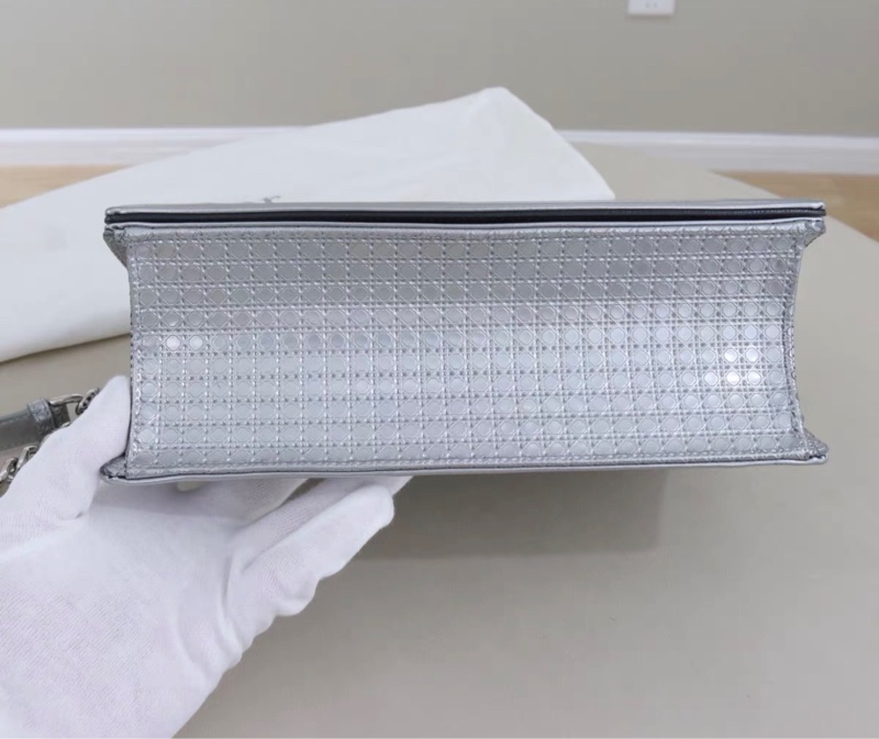 【97新 ✨ 全網最低價！】DIRO迪奧Diorama中號盾牌包 銀色 (下單前請先詢問❤️）-4