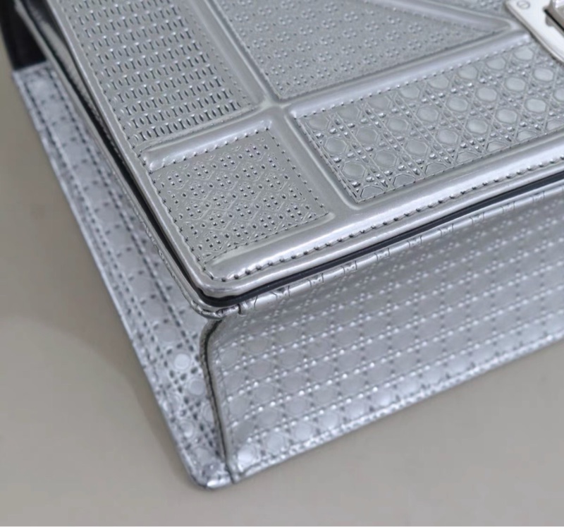 【97新 ✨ 全網最低價！】DIRO迪奧Diorama中號盾牌包 銀色 (下單前請先詢問❤️）-6