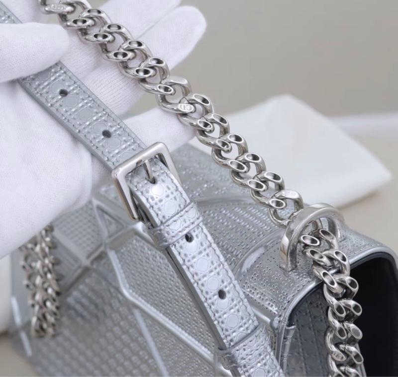 【97新 ✨ 全網最低價！】DIRO迪奧Diorama中號盾牌包 銀色 (下單前請先詢問❤️）-8