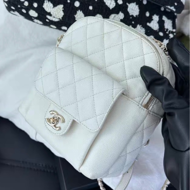 【96新 ✨ 全網最低價！】Chanel 香奈兒 荔枝牛皮雙肩包 白色金扣 有卡-2