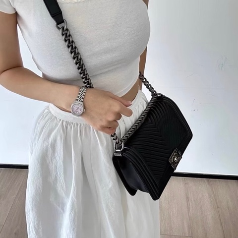 【97新 ✨ 全網最低價！】絕版Chanel香奈兒黑銀 山形紋Leboy中號 鐳射標 黑色銀扣 羊皮 （便宜出得快～購前先聯繫查詢庫存❗️）