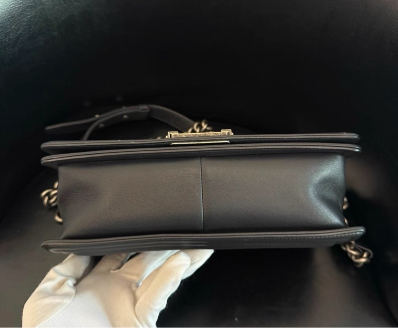 【97新 ✨ 全網最低價!】絕版Chanel香奈兒黑銀 山形紋Leboy中號 鐳射標 黑色銀扣 羊皮 (便宜出得快~購前先聯繫查詢庫存❗️)-4