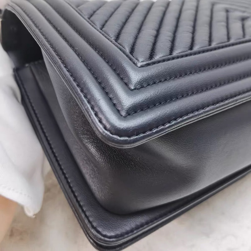 【97新 ✨ 全網最低價!】絕版Chanel香奈兒黑銀 山形紋Leboy中號 鐳射標 黑色銀扣 羊皮 (便宜出得快~購前先聯繫查詢庫存❗️)-6