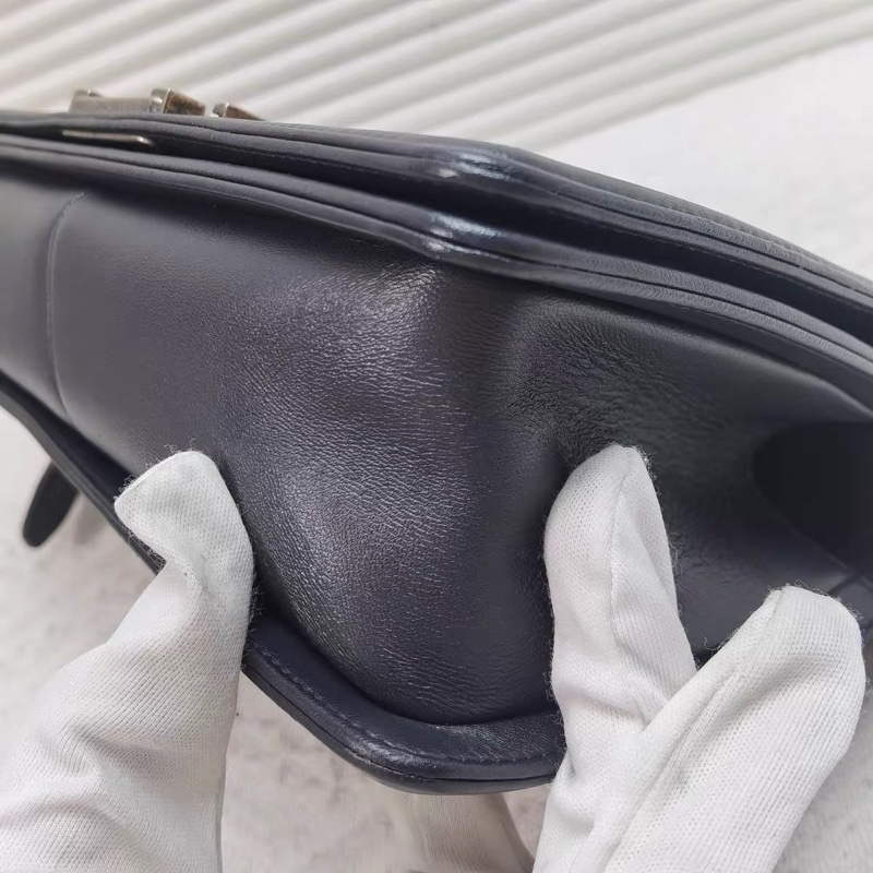 【97新 ✨ 全網最低價!】絕版Chanel香奈兒黑銀 山形紋Leboy中號 鐳射標 黑色銀扣 羊皮 (便宜出得快~購前先聯繫查詢庫存❗️)-9