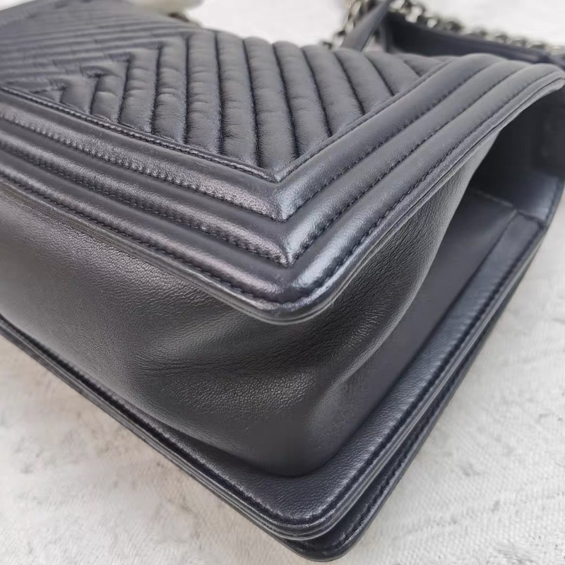 【97新 ✨ 全網最低價!】絕版Chanel香奈兒黑銀 山形紋Leboy中號 鐳射標 黑色銀扣 羊皮 (便宜出得快~購前先聯繫查詢庫存❗️)-12