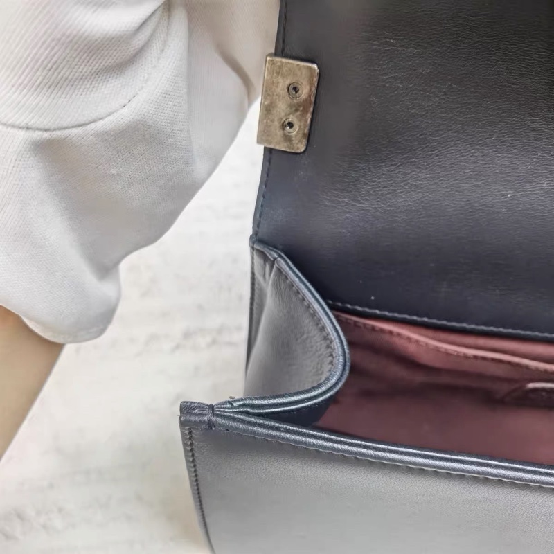 【97新 ✨ 全網最低價!】絕版Chanel香奈兒黑銀 山形紋Leboy中號 鐳射標 黑色銀扣 羊皮 (便宜出得快~購前先聯繫查詢庫存❗️)-17