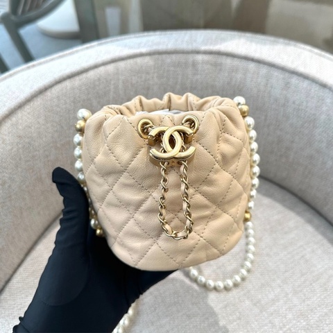 【97新 ✨ 全網最低價！】Chanel香奈兒 mini水桶包 杏色 小羊皮珍珠鏈條