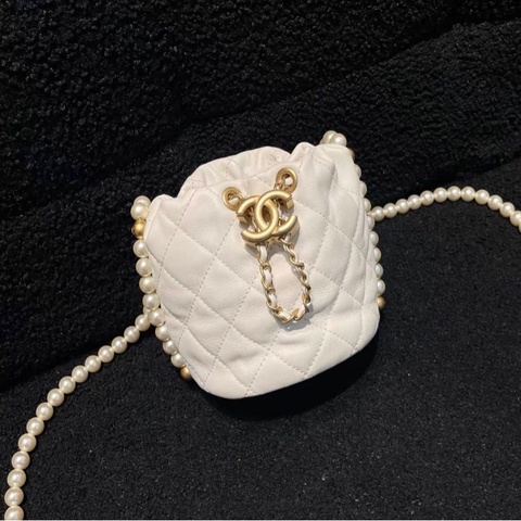 【97新 ✨ 全網最低價！】Chanel香奈兒 mini水桶包 白色 小羊皮珍珠鏈條 （購前向客服查詢存貨❗️）