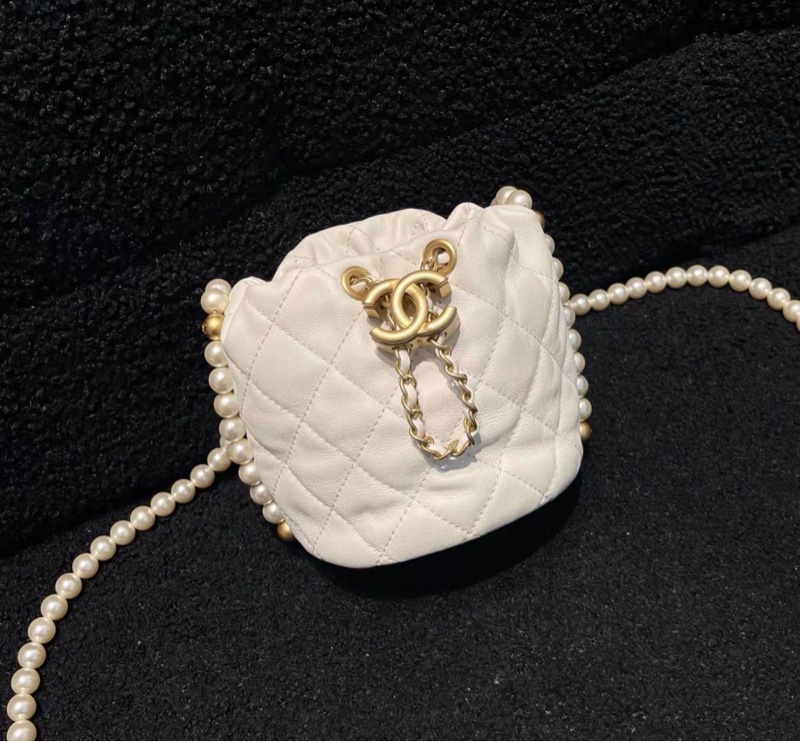 【97新 ✨ 全網最低價！】Chanel香奈兒 mini水桶包 白色 小羊皮珍珠鏈條 （購前向客服查詢存貨❗️）-0