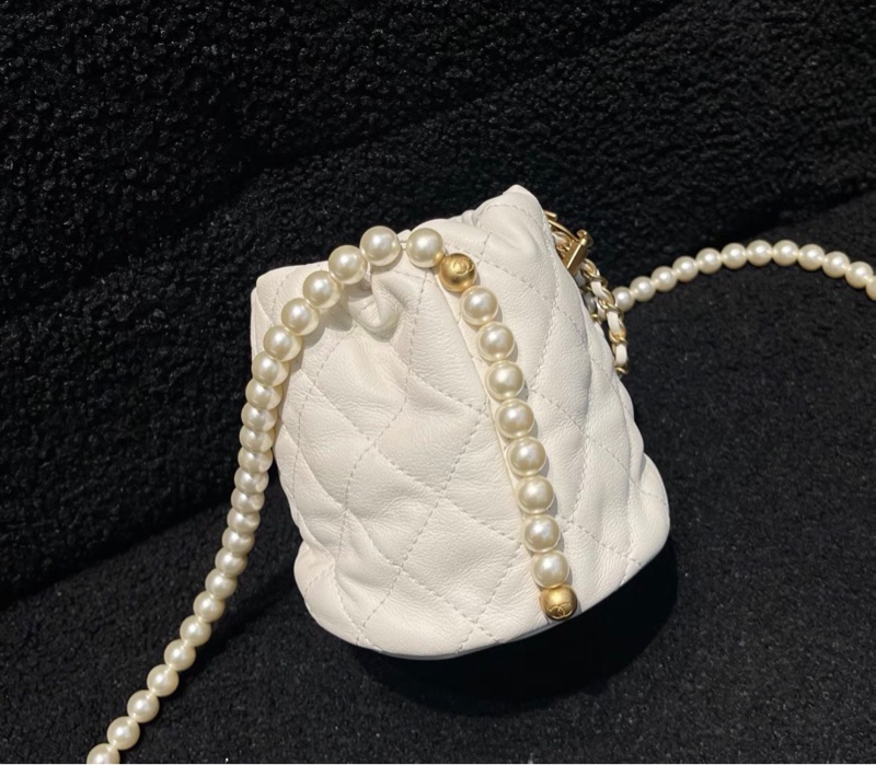 【97新 ✨ 全網最低價！】Chanel香奈兒 mini水桶包 白色 小羊皮珍珠鏈條 （購前向客服查詢存貨❗️）-2