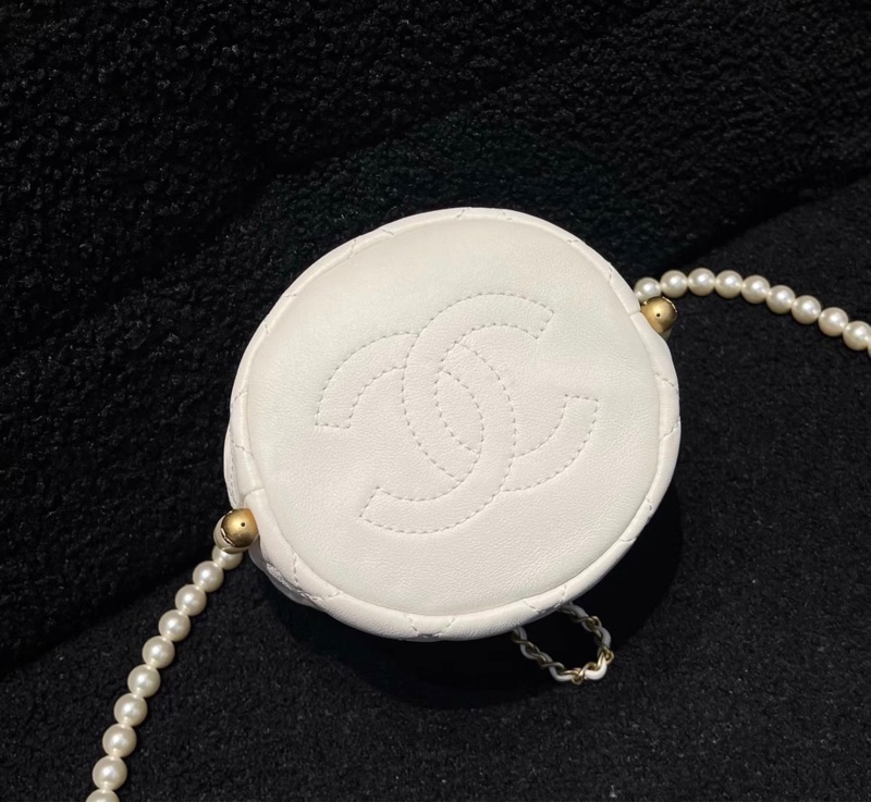 【97新 ✨ 全網最低價！】Chanel香奈兒 mini水桶包 白色 小羊皮珍珠鏈條 （購前向客服查詢存貨❗️）-3