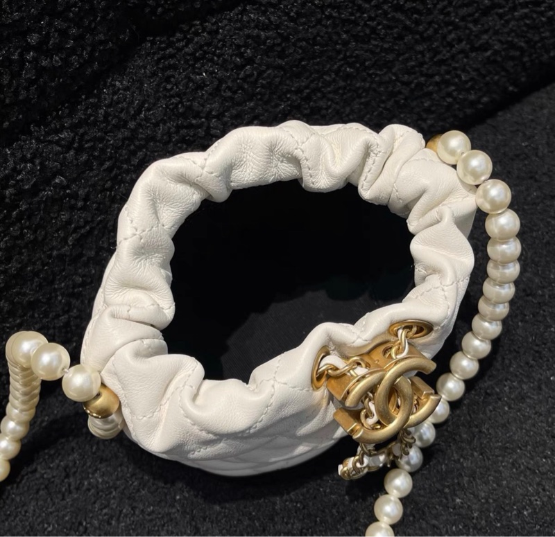 【97新 ✨ 全網最低價！】Chanel香奈兒 mini水桶包 白色 小羊皮珍珠鏈條 （購前向客服查詢存貨❗️）-4