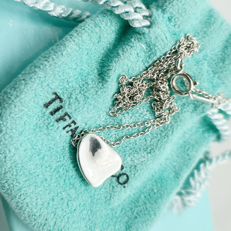 ~~趴趴小舖~~近全新正品Tiffany &Co  Full Heart Elsaperetti系列愛心項鍊2602091563-10