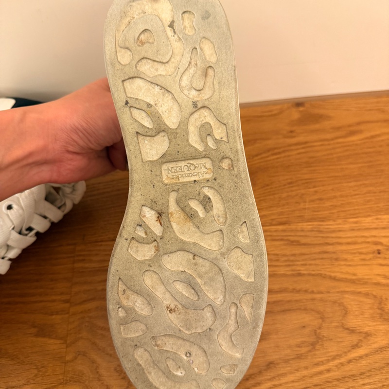 Alexander McQueen 經典厚底小白鞋｜黑尾款-8