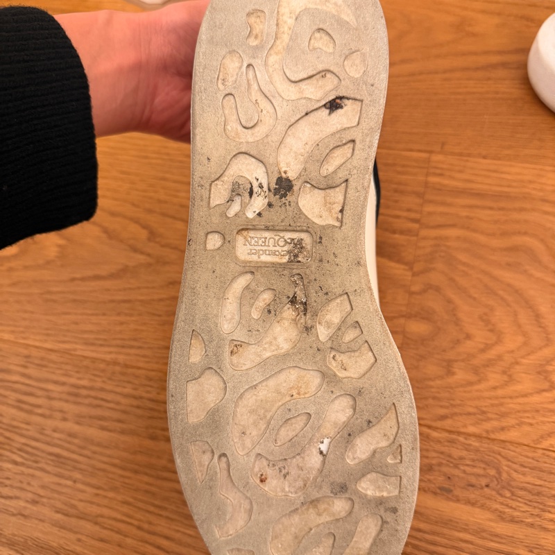 Alexander McQueen 經典厚底小白鞋｜黑尾款-9