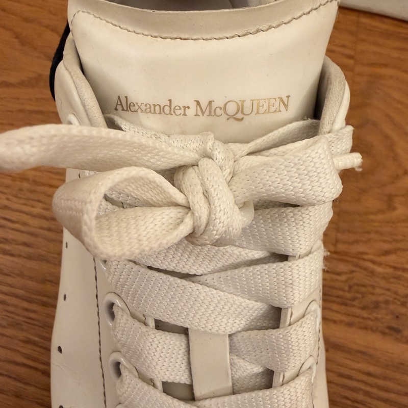 Alexander McQueen 經典厚底小白鞋｜黑尾款-12