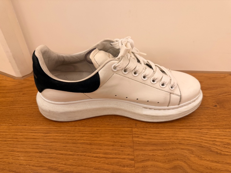 Alexander McQueen 經典厚底小白鞋｜黑尾款-13