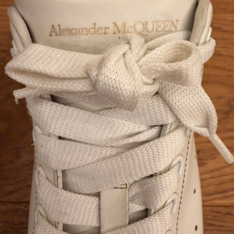 Alexander McQueen 經典厚底小白鞋｜黑尾款-14