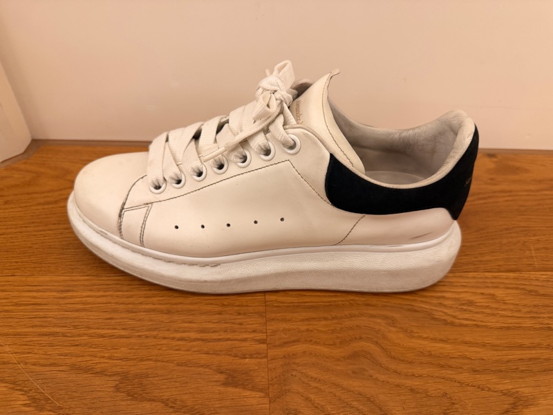 Alexander McQueen 經典厚底小白鞋｜黑尾款-16