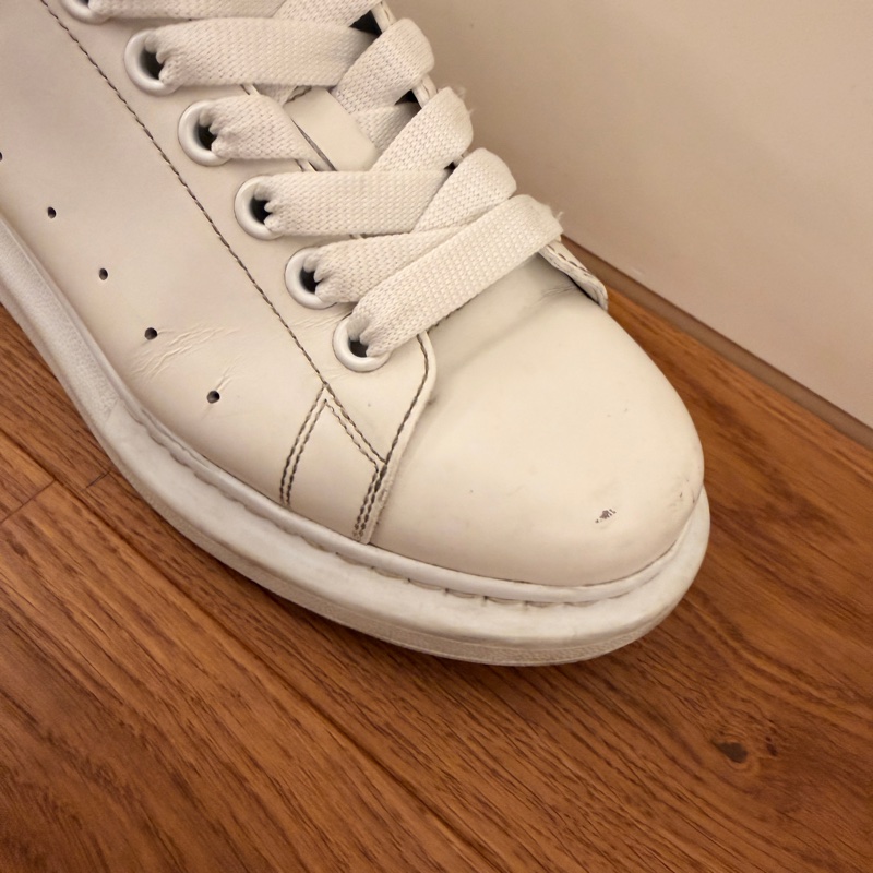 Alexander McQueen 經典厚底小白鞋｜黑尾款-20