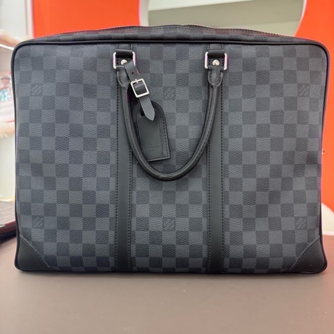 路易威登/Louis Vuitton  尺寸：41.0x 31.0x 7.0 cm 無附件