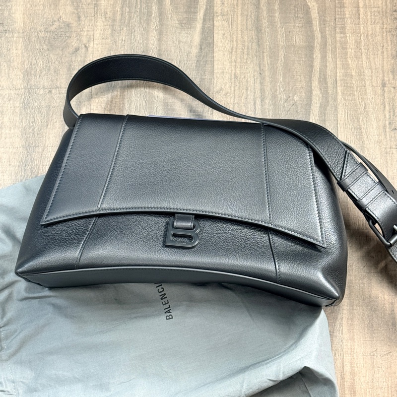 BALENCIAGA 近全新（無瑕疵）黑武士斜背實用包-0