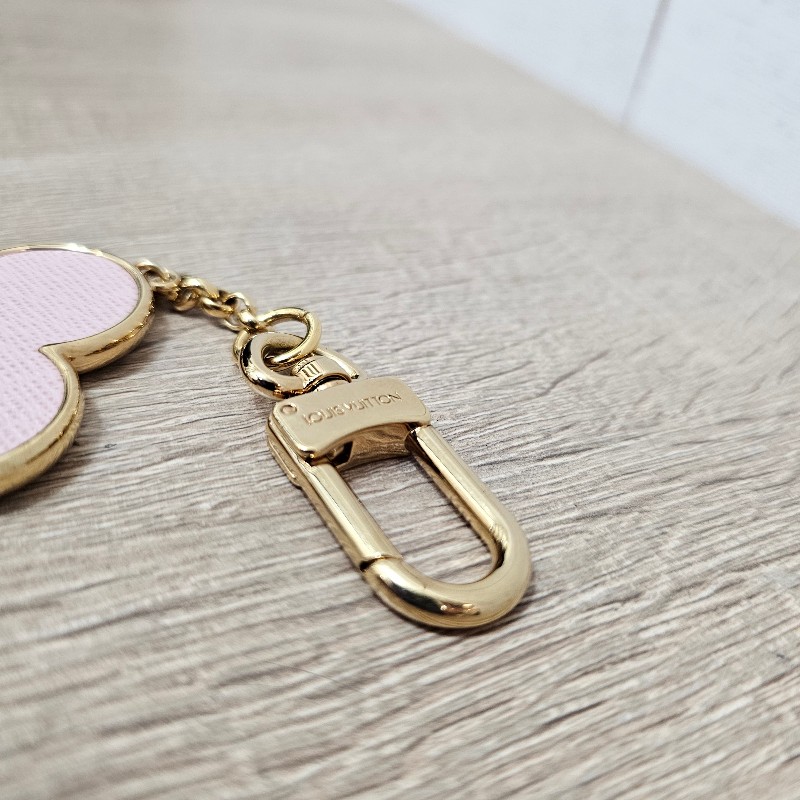 [年終好看吊飾福利出🧧] LV金色老花粉色雙面條紋掛飾-2