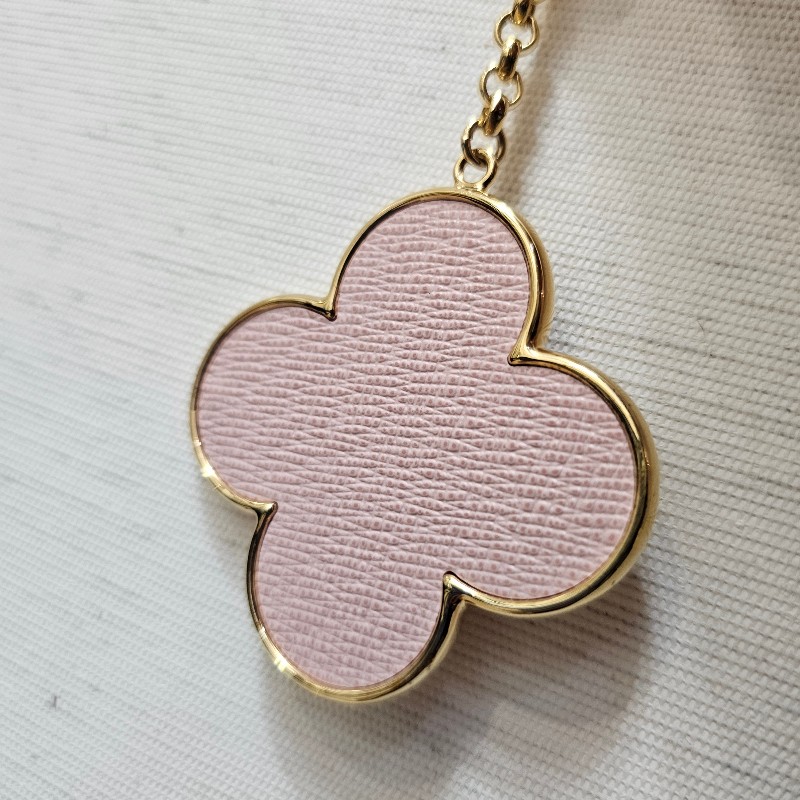 [年終好看吊飾福利出🧧] LV金色老花粉色雙面條紋掛飾-4