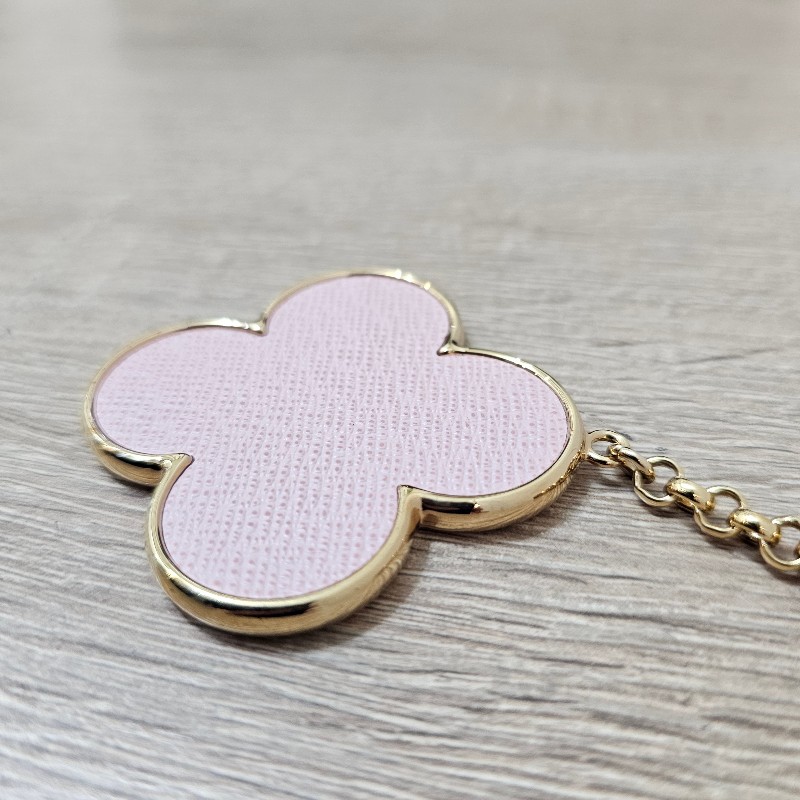 [年終好看吊飾福利出🧧] LV金色老花粉色雙面條紋掛飾-9