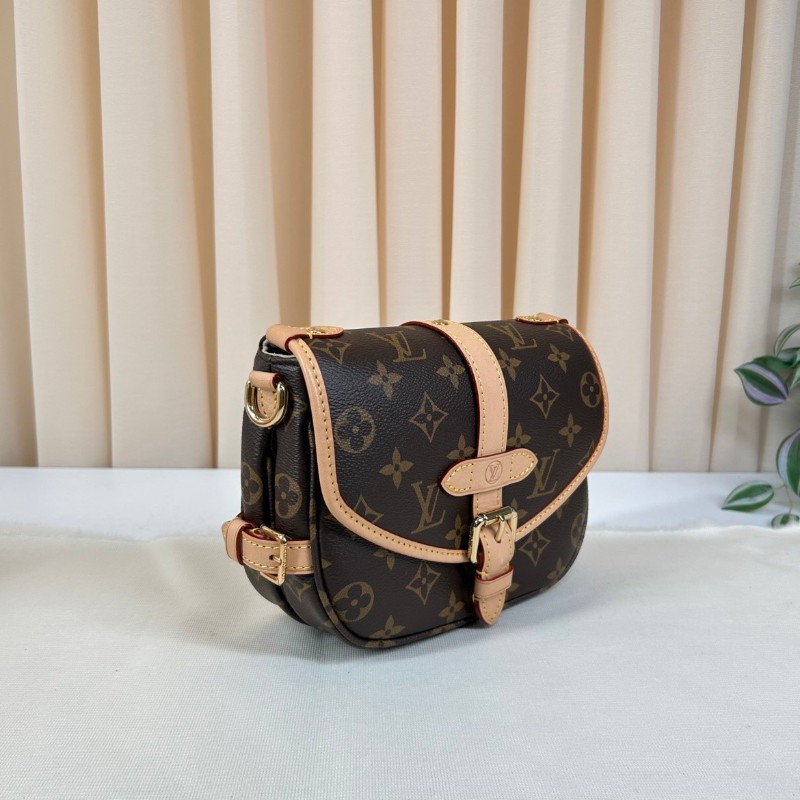 LV路易威登Saumur BB雙子星馬鞍包  經典老花 棕色塗層帆布拼牛皮 磁扣開合 肩帶可拆卸調節 手提斜挎單肩都可以 百搭實用  容量適中 日常通勤逛街都很合適-2