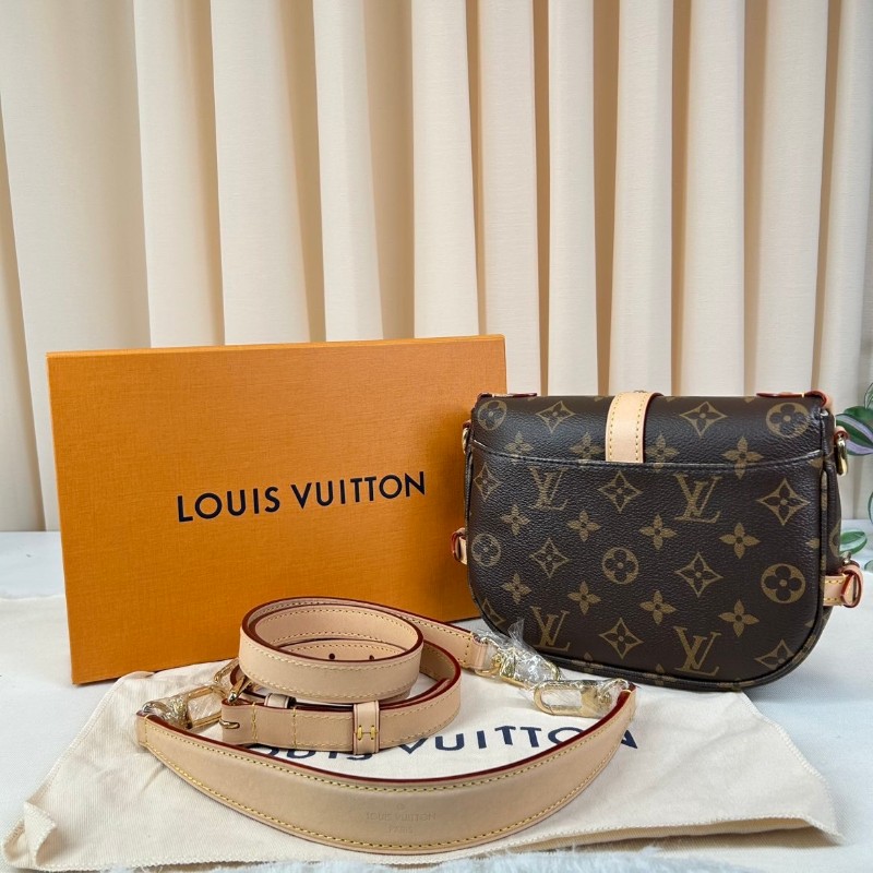 LV路易威登Saumur BB雙子星馬鞍包  經典老花 棕色塗層帆布拼牛皮 磁扣開合 肩帶可拆卸調節 手提斜挎單肩都可以 百搭實用  容量適中 日常通勤逛街都很合適-6