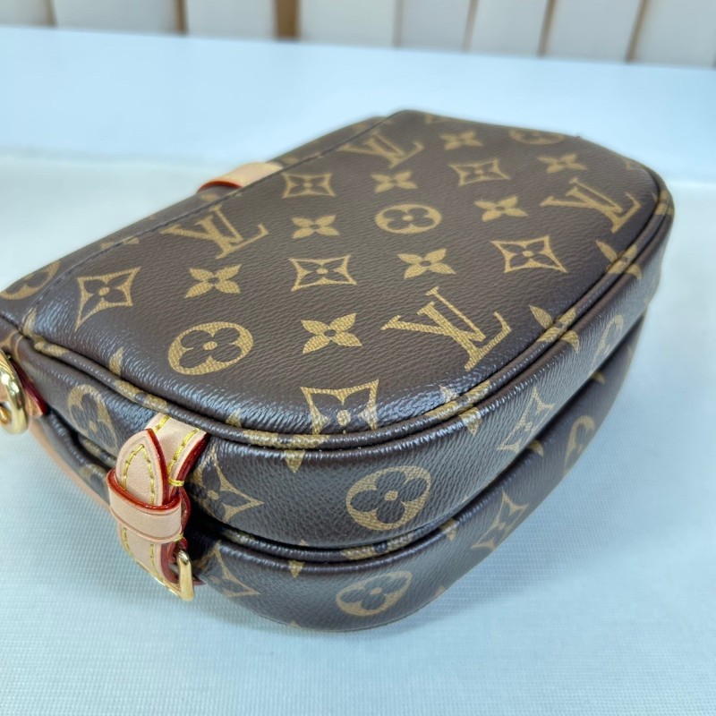 LV路易威登Saumur BB雙子星馬鞍包  經典老花 棕色塗層帆布拼牛皮 磁扣開合 肩帶可拆卸調節 手提斜挎單肩都可以 百搭實用  容量適中 日常通勤逛街都很合適-14